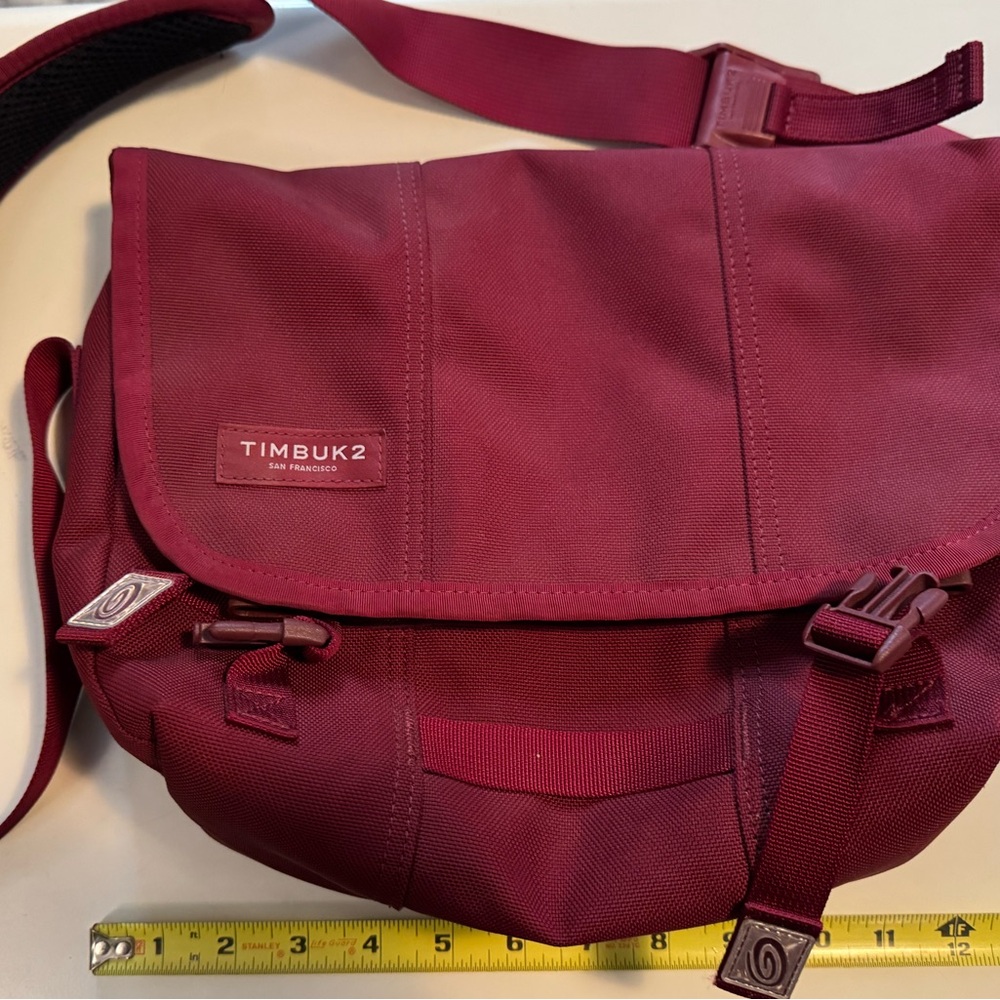 Small timbuk2 maroon messenger bag, barely used